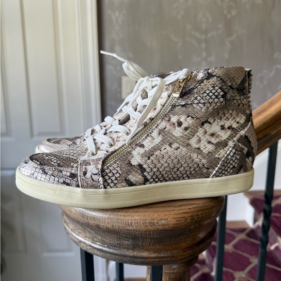 Call it Spring ladies vegan high tops snake print size 9 excellent condition - Picture 4 of 16